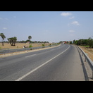 Der AH1, guter Belag, flach und mit einem breiten Seitenstreifen